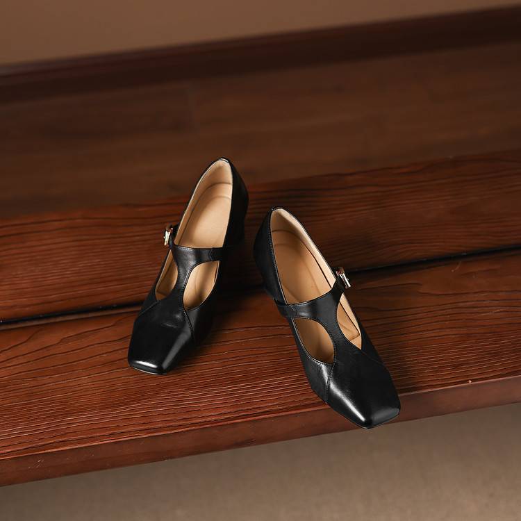ÉLARA™ – Square-Toe Leather Heels