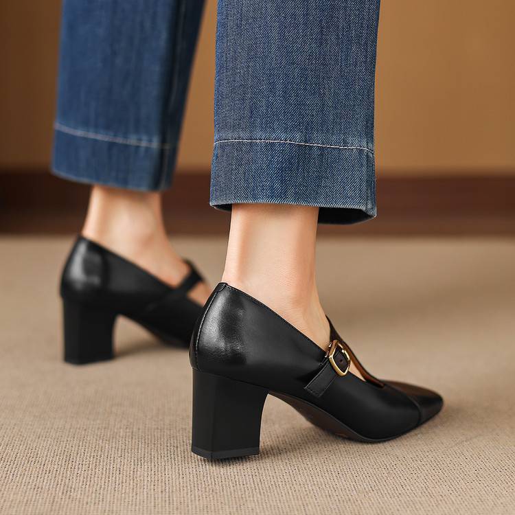 ÉLARA™ – Square-Toe Leather Heels