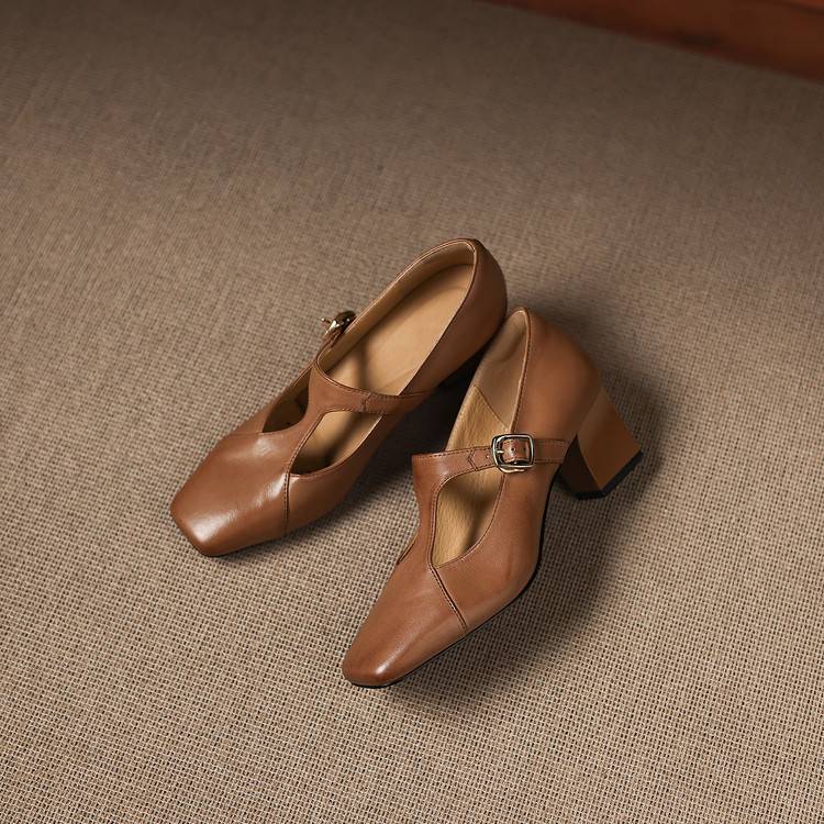 ÉLARA™ – Square-Toe Leather Heels