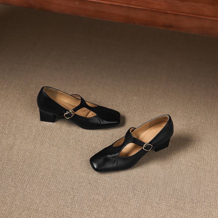 ÉLARA™ – Square-Toe Leather Heels