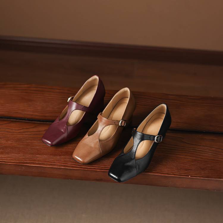 ÉLARA™ – Square-Toe Leather Heels