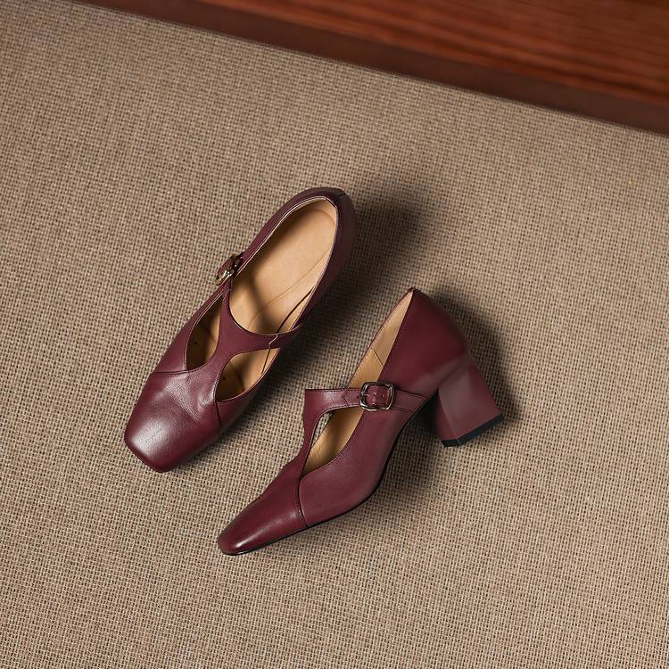 ÉLARA™ – Square-Toe Leather Heels